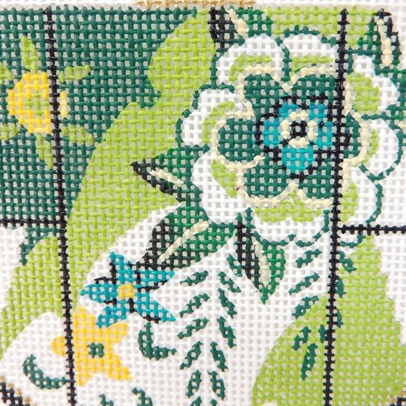 Lee Designs Green Flower Petite Kimono Needlepoint Canvas Hand Painted 18ct - Picture 3 of 4